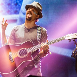 Jason Mraz in Jason Mraz Performs Live