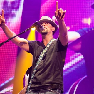 Jason Mraz in Jason Mraz Performs During His Tour Is A Four Letter Word Concert