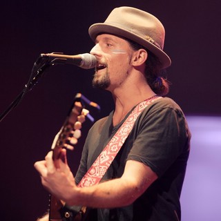 Jason Mraz Performs During His Tour Is A Four Letter Word Concert - jason-mraz-tour-is-a-four-letter-word-concert-08