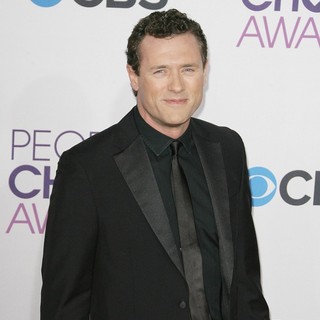 Jason O'Mara in People's Choice Awards 2013 - Red Carpet Arrivals - jason-o-mara-people-s-choice-awards-2013-03