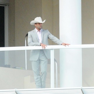 Jason Statham in On The Film Set of Parker Shooting on Location in Florida - jason-statham-film-set-of-parker-01