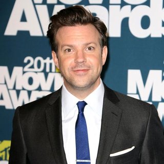 Jason Sudeikis in 2011 MTV Movie Awards - Press Room