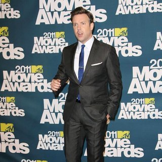 Jason Sudeikis in 2011 MTV Movie Awards - Press Room