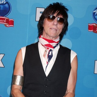 Jeff Beck in Idol Gives Back - Press Room - jeff-beck-idol-gives-back-press-room-02