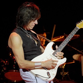 Jeff Beck Performs Live at Massey Hall - jeff-beck-performs-live-at-massey-hall-03