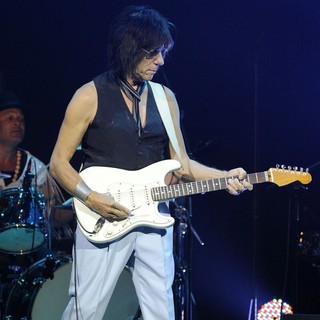 Jeff Beck Performs Live at Massey Hall - jeff-beck-performs-live-at-massey-hall-05