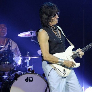 Jeff Beck Performs Live at Massey Hall - jeff-beck-performs-live-at-massey-hall-09
