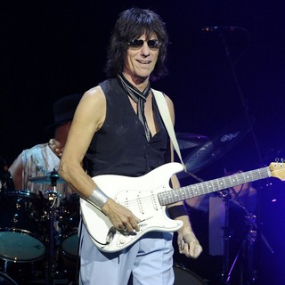 Jeff Beck Performs Live at Massey Hall - jeff-beck-performs-live-at-massey-hall-12