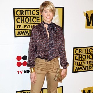 Jenna Elfman in The 2011 Critics Choice Television Awards Luncheon - Red Carpet