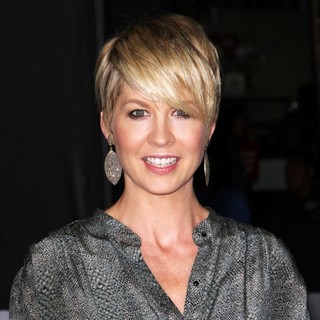 Jenna Elfman in The Premiere of In Time - Arrivals