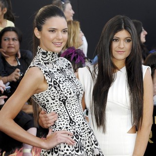Kendall Jenner, Kylie Jenner in Los Angeles Premiere of The Hunger Games - Arrivals