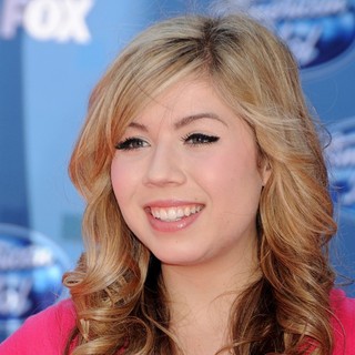 Jennette McCurdy in The 2011 American Idol Finale