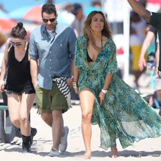 Jennifer Lopez Filming A TV Commercial - jennifer-lopez-filming-06