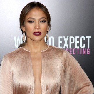 Jennifer Lopez in The Los Angeles Premiere of What to Expect When You're Expecting - Arrivals