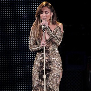 Jennifer Lopez in Q Viva Show