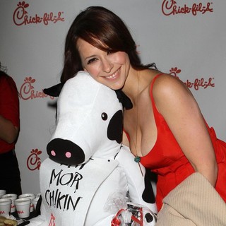 Jennifer Love Hewitt in 102.7 KIIS FM's Jingle Ball 2011 - Gifting Lounge