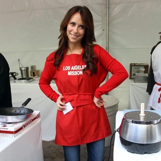 Jennifer Love Hewitt in 75th Anniversary of The Los Angeles Mission Serving Thanksgiving Dinner to The Homeless