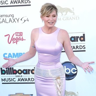 Sugarland in 2013 Billboard Music Awards - Arrivals - jennifer-nettles-2013-billboard-music-awards-02