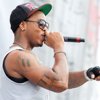 Jeremih Performs During SpringFest-Best of The Best Miami 2011 - jeremih-best-miami-2011-03