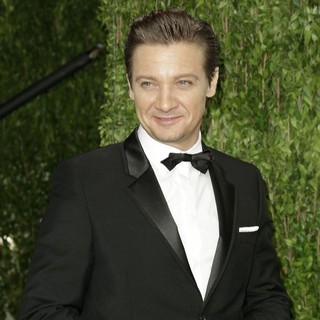 Jeremy Renner in 2013 Vanity Fair Oscar Party - Arrivals