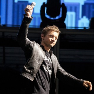 Jeremy Renner in Black Eyed Peas and Friends Concert 4 NYC in Support of The Robin Hood Foundation - jeremy-renner-concert-4-nyc-01