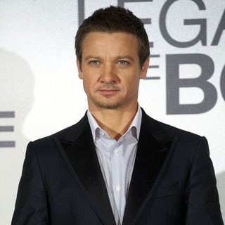 Jeremy Renner in The Bourne Legacy Photocall