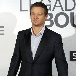 Jeremy Renner in The Bourne Legacy Photocall
