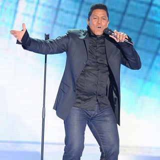 Jermaine Jackson in Champs-Elysees TV Talk Show - Inside Show