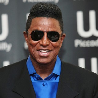 Jermaine Jackson in Jermaine Jackson Promoting and Signing Copies of His Book