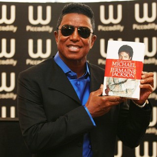 Jermaine Jackson in Jermaine Jackson Promoting and Signing Copies of His Book