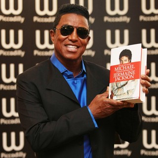 Jermaine Jackson in Jermaine Jackson Promoting and Signing Copies of His Book