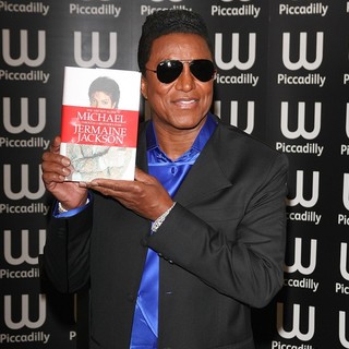 Jermaine Jackson in Jermaine Jackson Promoting and Signing Copies of His Book