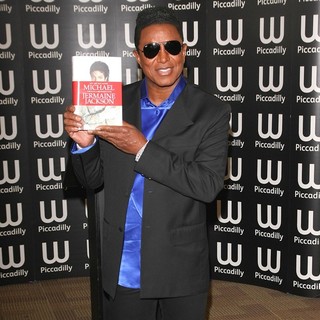 Jermaine Jackson in Jermaine Jackson Promoting and Signing Copies of His Book