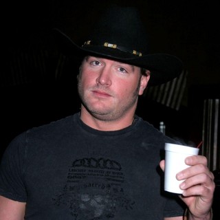 Jerrod Niemann Performs Live in Concert