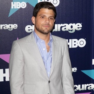 Jerry Ferrara in Final Season Premiere of HBO's Entourage - jerry-ferrara-premiere-entourage-final-season-01