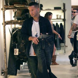 The Situation in Casts Shopping in Florence While Flming The Reality Show 'Jersey Shore'