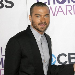 Jesse Williams in People's Choice Awards 2013 - Red Carpet Arrivals