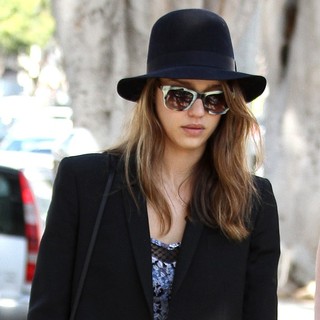 Jessica Alba Out Shopping in Santa Monica - jessica-alba-out-shopping-01