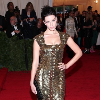 Jessica Pare in Schiaparelli and Prada Impossible Conversations Costume Institute Gala