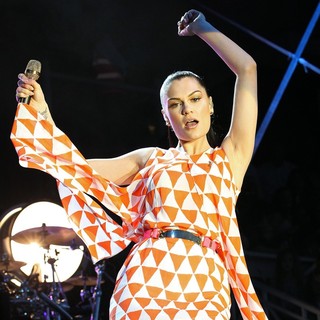 Jessie J in Jessie J Performs at The Newmarket Race Course