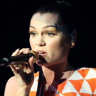 Jessie J in Jessie J Performs at The Newmarket Race Course