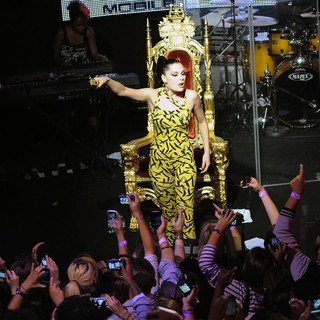 Jessie J in Jessie J Performs at The VIP Room Theatre