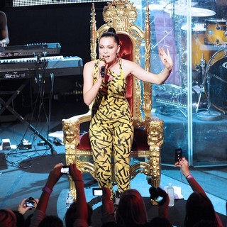 Jessie J in Jessie J Performs at The VIP Room Theatre