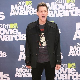 Jim Carrey in 2011 MTV Movie Awards - Arrivals