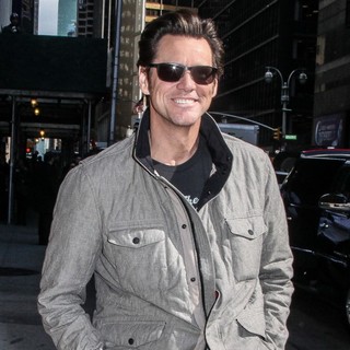 Jim Carrey in Celebrities Outside of The Ed Sullivan Theater for The Late Show with David Letterman - jim-carrey-late-show-with-david-letterman-09