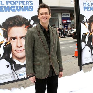 Jim Carrey in Premiere Mr. Popper's Penguins