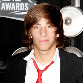 Jimmy Bennett in 2011 MTV Video Music Awards - Arrivals - jimmy-bennett-2011-mtv-vmas-02