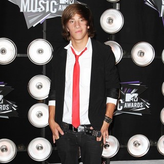 Jimmy Bennett in 2011 MTV Video Music Awards - Arrivals - jimmy-bennett-2011-mtv-vmas-03