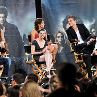 Taylor Lautner, Ashley Greene, Kristen Stewart, Nikki Reed, Xavier Samuel, Robert Pattinson, Jimmy Kimmel in The Twilight Saga: Eclipse Cast Make an Appearance on ABC's 'Jimmy Kimmel Live'