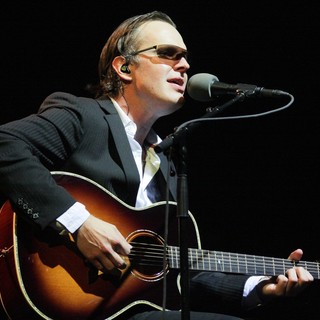 Joe Bonamassa Performing at The Hard Rock Live - joe-bonamassa-performing-01